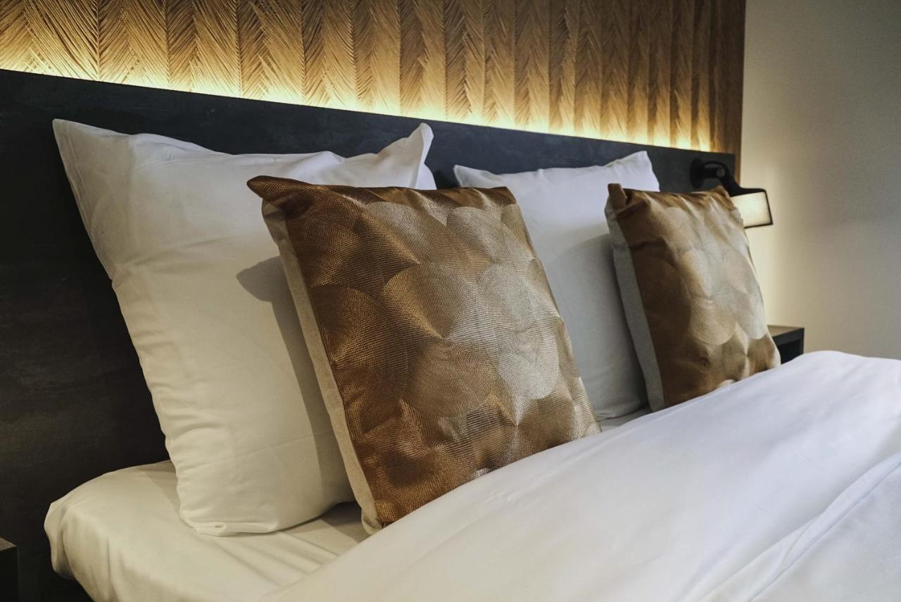 Bell Hotel *